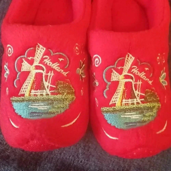 Baby shoes from artwork displaying Holland..6/9 months... - Picture 2 of 5